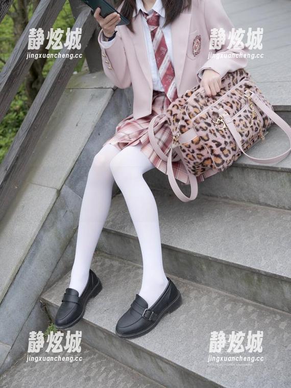 紧急企划 - 小恩和厚白丝定制写真，有人问：这玩意儿能吃吗？我说只能欣赏！