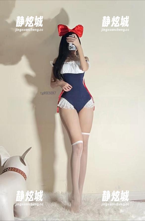 纪念小小v 微密圈 - 听说纪念小小v的白色原图写真能勾起淡淡的思绪,你信不信?
