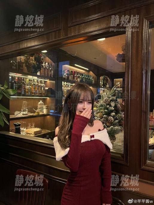 翻了一遍又一遍，芊芊酱w的制服合集，真是个看不腻的宝藏。