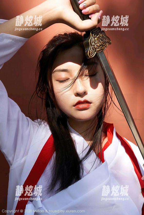 蜜桃社-Mia米娅 蜜桃社 - Mia米娅最新图集,女神风范让人捧心!我试着摆个同款造型。
