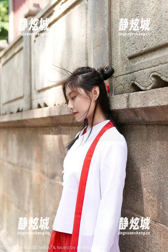 蜜桃社-美绪 蜜桃社 - 美绪的双马尾高清图册:一头发带起的阿拉伯数字?