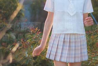 谁说少女秘密不可以被发现？西呱呀呀呀的写真教我如何巧妙地窥探。