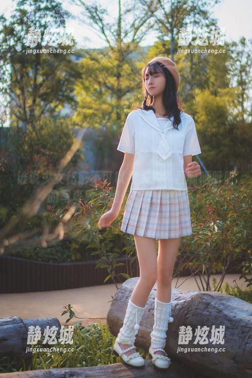 谁说少女秘密不可以被发现？西呱呀呀呀的写真教我如何巧妙地窥探。