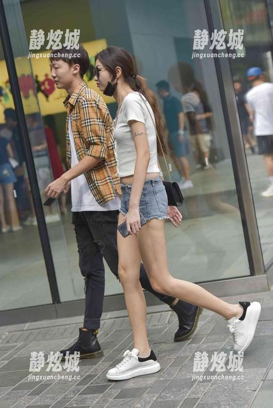 魔镜街拍-婷婷 魔镜街拍 - 黑丝不止于美,婷婷的工作日常图包让你推翻一切想象