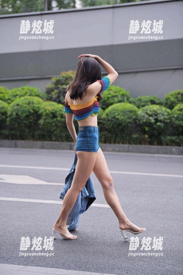 魔镜街拍-婷婷 魔镜街拍 - 婷婷的午后奇遇记:包臀灰裙流行秘籍&精选薄丝OL美女写真集!