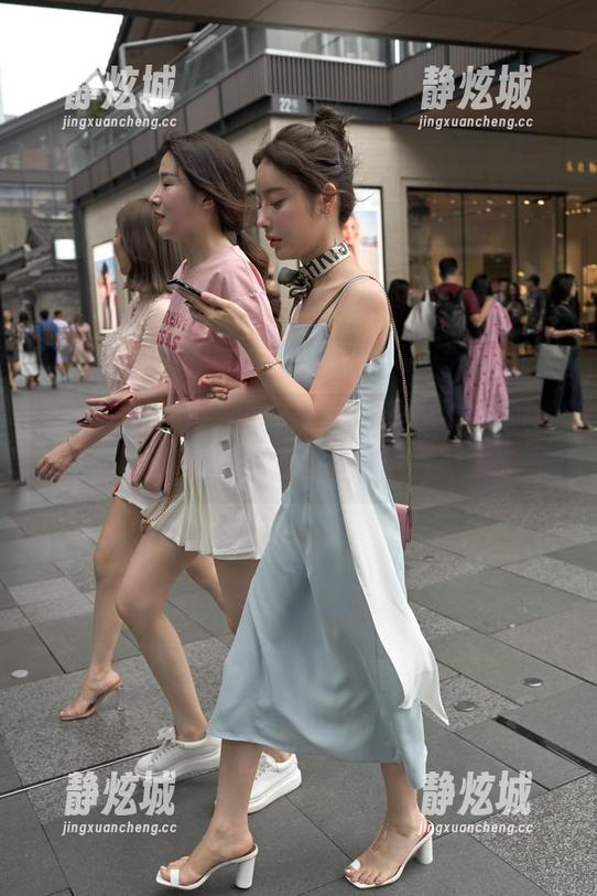 魔镜街拍 - 谁把艾小青变成了漫展焦点？绝美资源在这里！