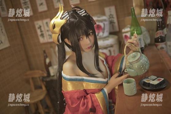 黑猫猫ovo：用白色双马尾拍出了几分少女情怀的写真，略感意外。
